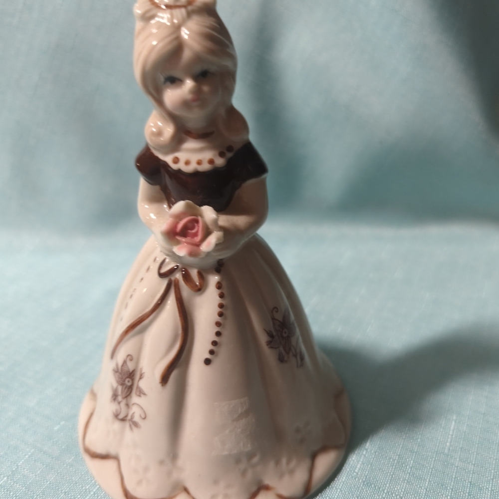 VINTAGE WOMEN HOLDING A ROSE PORCELAIN BELL FIGURE MADE IN TAIWAN